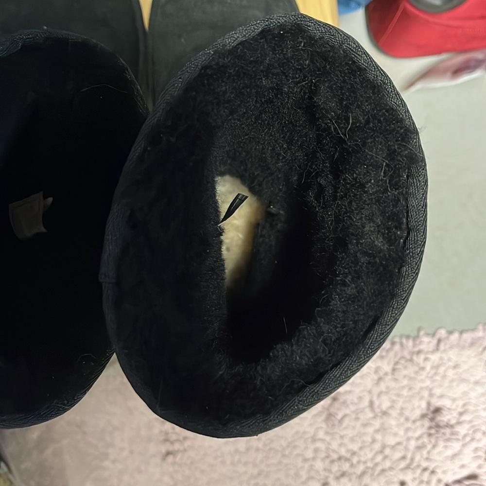 Pre-loved UGG Classic Short Boot - Size 9 in Black - Picture 14 of 14